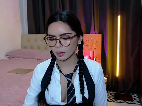 Snapshot of Alexandra_Kenn chatting on July 6, 2026, 8:33 pm Alexandra Kenn online show from July 6, 2026, 8:33 pm