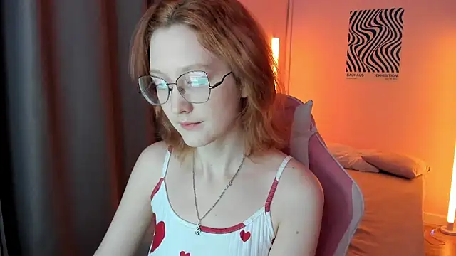 Snapshot of LunaTerry chatting on May 16, 2026, 7:49 am LunaTerry online show from May 16, 2026, 7:49 am