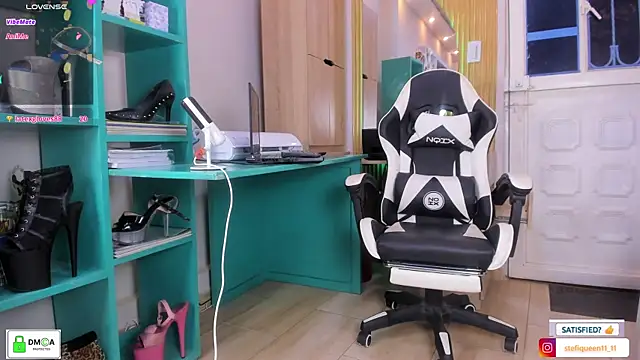 stefiqueen pantyhose online show from July 20, 2026, 2:59 am
