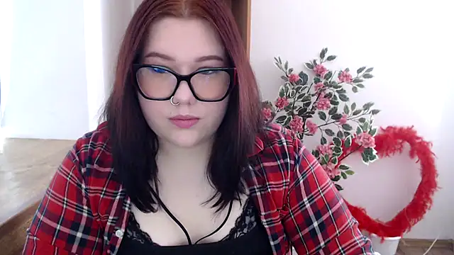 Snapshot of KarolinasHot chatting on May 11, 2026, 8:42 am KarolinasHot online show from May 11, 2026, 8:42 am