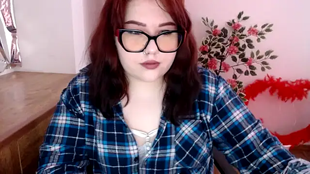Snapshot of KarolinasHot chatting on June 10, 2026, 6:51 pm KarolinasHot online show from June 10, 2026, 6:51 pm
