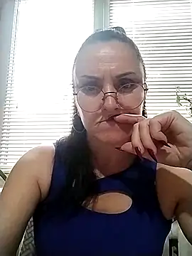 Snapshot of MillaMia45 chatting on May 10, 2026, 3:39 pm MillaMia45 online show from May 10, 2026, 3:39 pm
