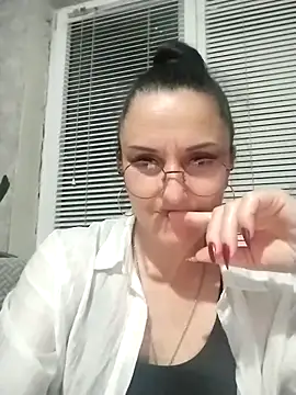 Snapshot of MillaMia45 chatting on May 11, 2026, 7:44 pm MillaMia45 online show from May 11, 2026, 7:44 pm