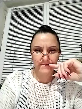 Snapshot of MillaMia45 chatting on May 13, 2026, 7:33 pm MillaMia45 online show from May 13, 2026, 7:33 pm