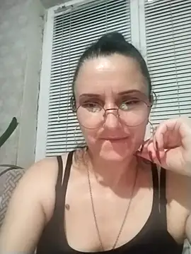 Snapshot of MillaMia45 chatting on May 15, 2026, 7:43 pm MillaMia45 online show from May 15, 2026, 7:43 pm