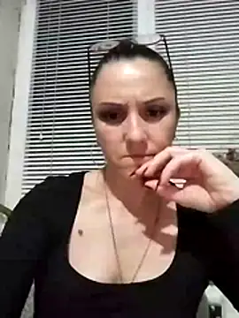 Snapshot of MillaMia45 chatting on May 17, 2026, 7:21 pm MillaMia45 online show from May 17, 2026, 7:21 pm
