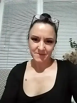 Snapshot of MillaMia45 chatting on May 19, 2026, 7:20 pm MillaMia45 online show from May 19, 2026, 7:20 pm