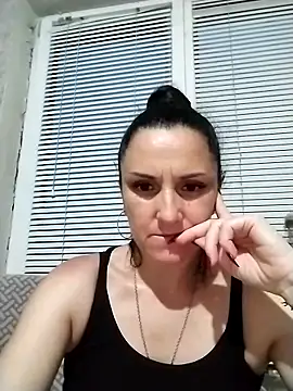 Snapshot of MillaMia45 chatting on May 23, 2026, 5:50 pm MillaMia45 online show from May 23, 2026, 5:50 pm