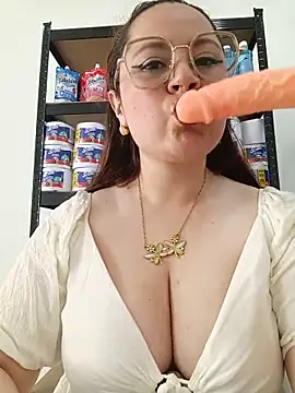 VANESSA  28 online show from May 18, 2026, 2:01 pm
