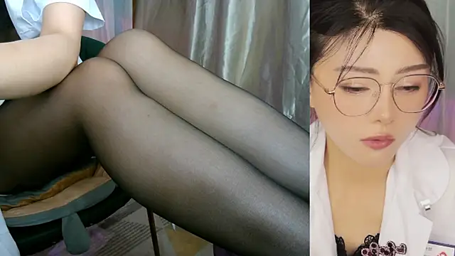 honeypeach666 online show from May 26, 2026, 2:24 pm