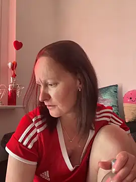 Snapshot of LindaLee90 chatting on May 16, 2026, 10:36 am LindaLee90 online show from May 16, 2026, 10:36 am