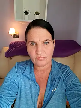 Snapshot of Velvet-Milf chatting on May 15, 2026, 8:32 am Velvet-Milf online show from May 15, 2026, 8:32 am
