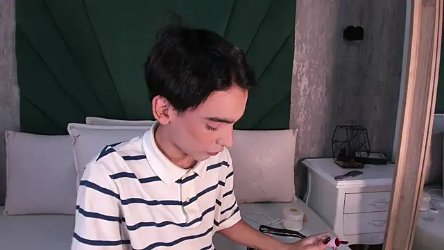 Snapshot of Andy_vergara1 chatting on May 16, 2026, 12:04 pm Andy vergara1 online show from May 16, 2026, 12:04 pm