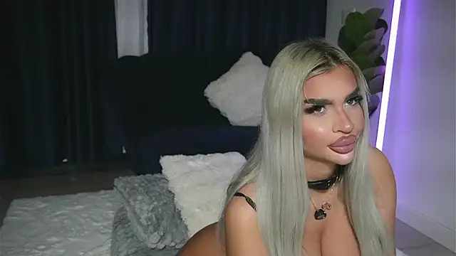 ChrystalCade online show from July 3, 2026, 7:42 pm