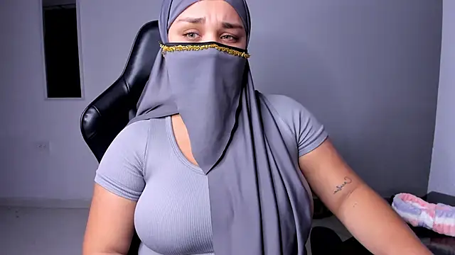 Snapshot of Salma_farouk chatting on June 15, 2026, 4:47 am Salma farouk online show from June 15, 2026, 4:47 am