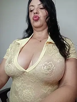 EvaRoberts 1 online show from May 29, 2026, 2:37 pm
