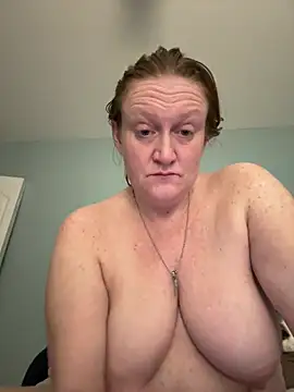 Kellilyn10 online show from May 18, 2026, 4:07 am