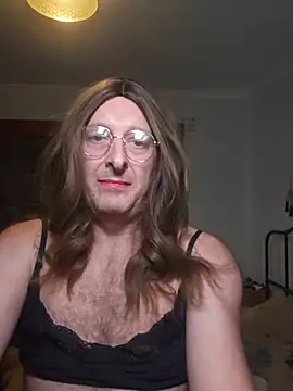 Snapshot of Heidixox69 chatting on May 15, 2026, 2:40 am Heidixox69 online show from May 15, 2026, 2:40 am
