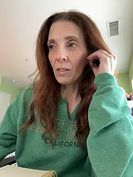 Snapshot of Raevyn chatting on May 26, 2026, 5:53 pm Raevyn online show from May 26, 2026, 5:53 pm