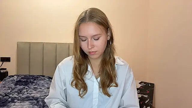 AlisaDreamy online show from May 11, 2026, 2:12 pm