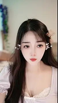 singer-wenwan online show from May 18, 2026, 6:52 am
