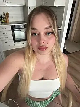 Snapshot of lilixcake chatting on May 8, 2026, 1:27 pm lilixcake online show from May 8, 2026, 1:27 pm