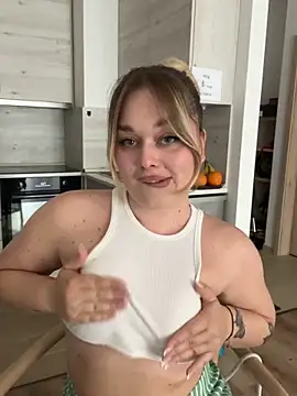 Snapshot of lilixcake chatting on May 17, 2026, 1:29 pm lilixcake online show from May 17, 2026, 1:29 pm