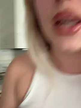 Snapshot of lilixcake chatting on May 31, 2026, 1:40 pm lilixcake online show from May 31, 2026, 1:40 pm
