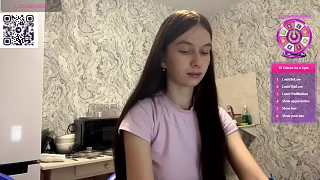 HinaDesire online show from May 29, 2026, 9:57 pm