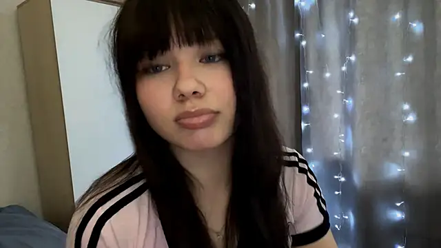 Snapshot of EmilyMercurial chatting on May 15, 2026, 8:32 am EmilyMercurial online show from May 15, 2026, 8:32 am