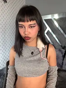 AntonellaCooper Pink online show from May 11, 2026, 5:32 pm