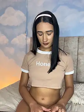 Nikirouse online show from May 15, 2026, 2:18 am