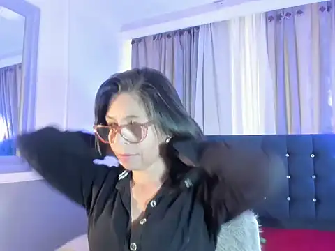 Snapshot of lena_gray chatting on May 26, 2026, 1:29 pm lena gray online show from May 26, 2026, 1:29 pm