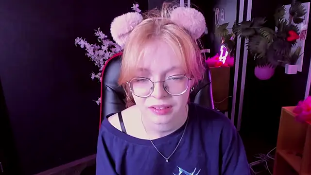 Snapshot of FoxxyyPolly chatting on May 23, 2026, 6:07 am FoxxyyPolly online show from May 23, 2026, 6:07 am