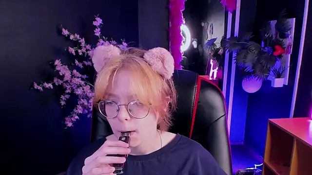 Snapshot of FoxxyyPolly chatting on May 24, 2026, 5:34 am FoxxyyPolly online show from May 24, 2026, 5:34 am