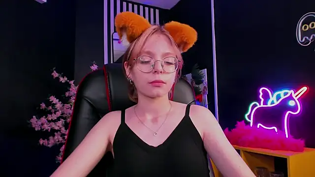 FoxxyyPolly online show from July 13, 2026, 5:43 am