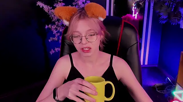 FoxxyyPolly online show from July 21, 2026, 5:43 am