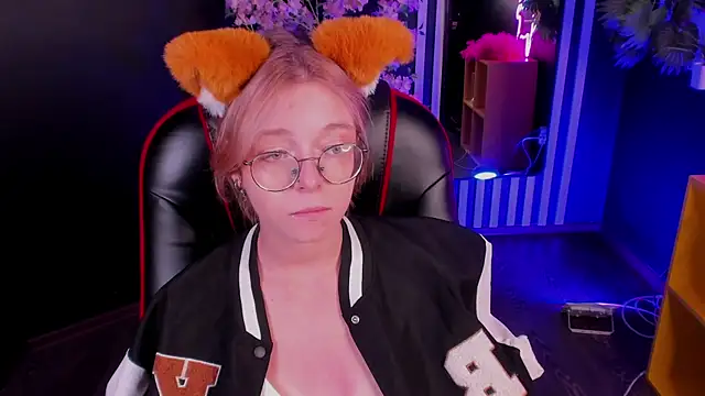 FoxxyyPolly online show from July 28, 2026, 5:25 am