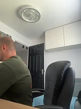 Snapshot of NakedAndrewHot chatting on June 26, 2026, 12:09 pm NakedAndrewHot online show from June 26, 2026, 12:09 pm