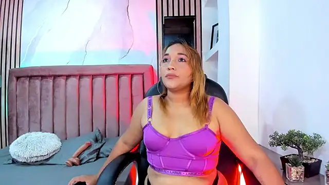 Carlagrey  online show from May 20, 2026, 3:24 am