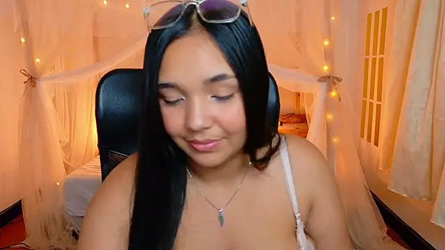 Snapshot of leoneriss chatting on May 9, 2026, 2:50 am leoneriss online show from May 9, 2026, 2:50 am
