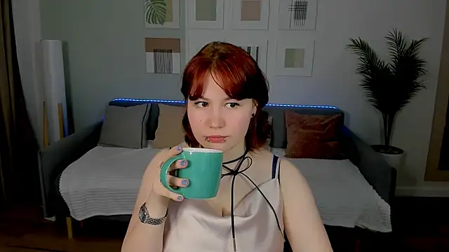 Snapshot of MiaLacrice chatting on May 20, 2026, 4:29 am MiaLacrice online show from May 20, 2026, 4:29 am