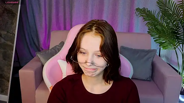 Snapshot of AliceJohansone chatting on May 20, 2026, 1:34 am AliceJohansone online show from May 20, 2026, 1:34 am