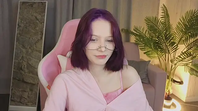Snapshot of AliceJohansone chatting on May 28, 2026, 1:36 am AliceJohansone online show from May 28, 2026, 1:36 am