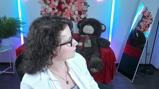 Snapshot of AureliaGleam chatting on May 9, 2026, 9:36 am AureliaGleam online show from May 9, 2026, 9:36 am