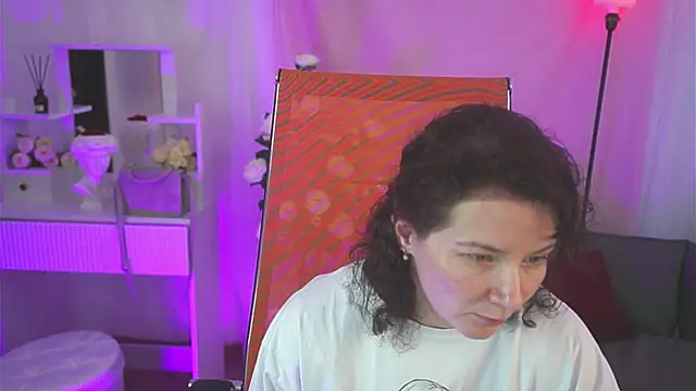 Snapshot of AureliaGleam chatting on May 16, 2026, 8:00 am AureliaGleam online show from May 16, 2026, 8:00 am