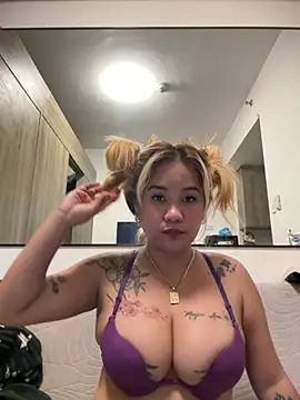 Snapshot of queenmia__ph chatting on July 9, 2026, 4:55 pm queenmia ph online show from July 9, 2026, 4:55 pm