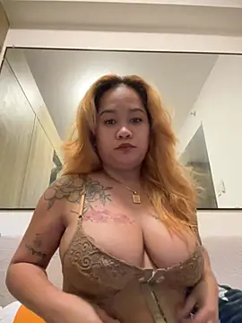 Snapshot of queenmia__ph chatting on July 13, 2026, 3:37 pm queenmia ph online show from July 13, 2026, 3:37 pm