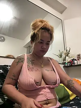 Snapshot of queenmia__ph chatting on July 16, 2026, 8:26 pm queenmia ph online show from July 16, 2026, 8:26 pm