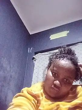 ChubbyMidgetxxx19 online show from May 18, 2026, 6:47 pm